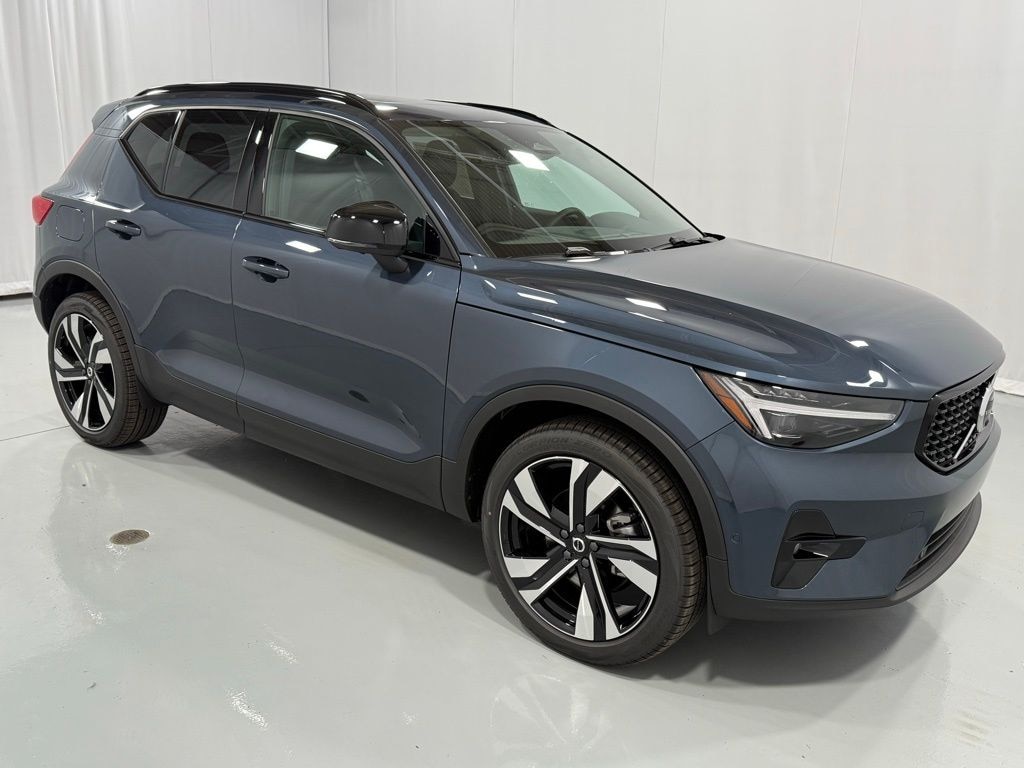 New 2026 Volvo XC40 B5 Ultra SUV