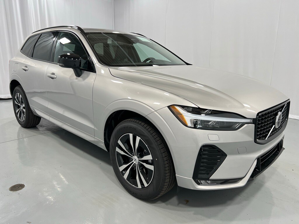 2025 Volvo XC60 B5 Core photo 4