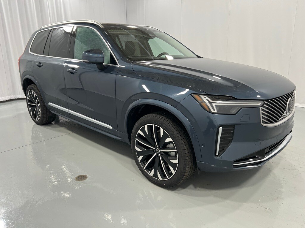 2025 Volvo XC90 B5 Plus photo 4