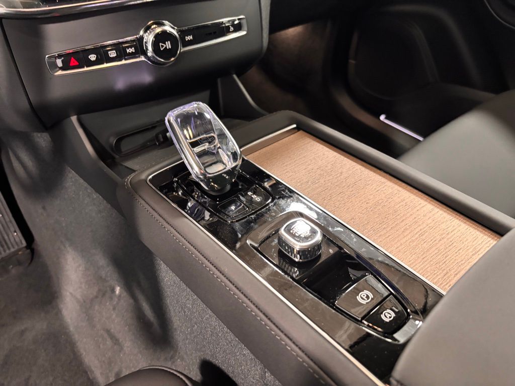 2026 Volvo XC90 Plus - Photo 14