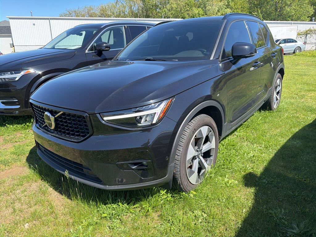 2023 Volvo XC40 B5 Plus Dark AWD's photo