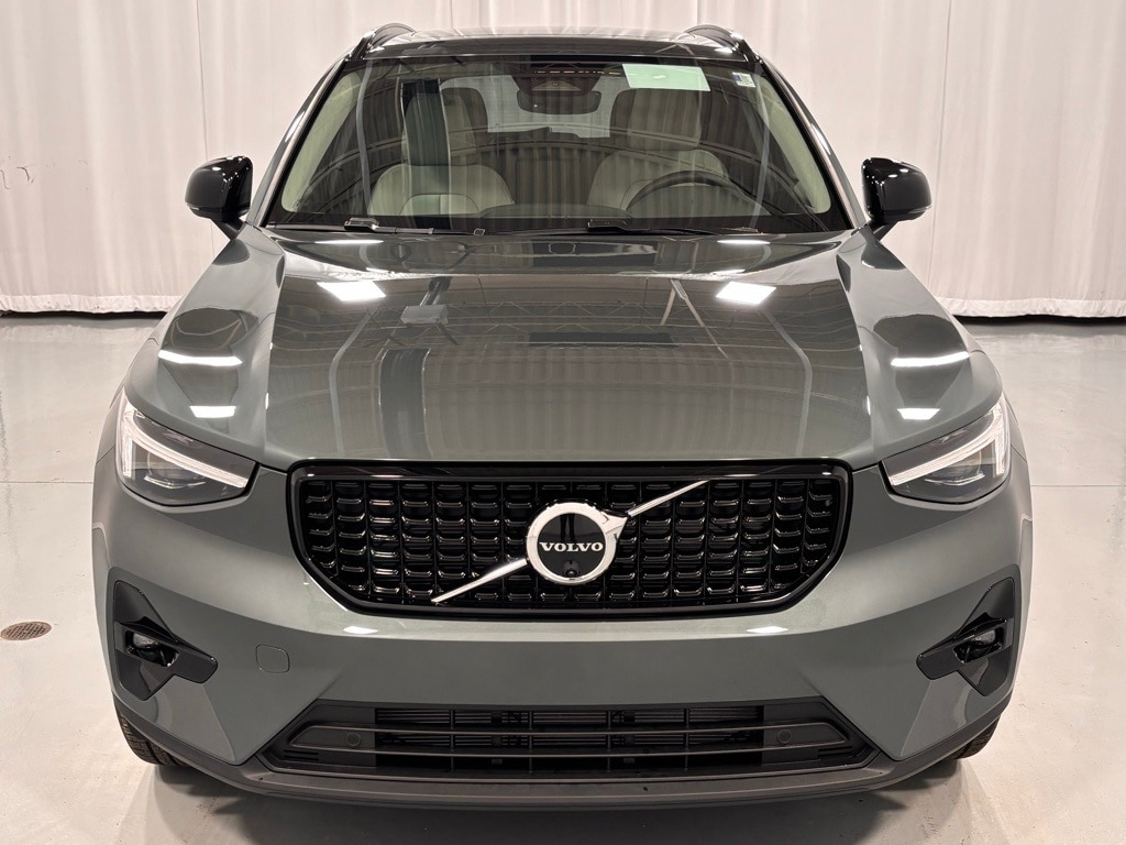 New 2026 Volvo XC40 B5 Ultra SUV