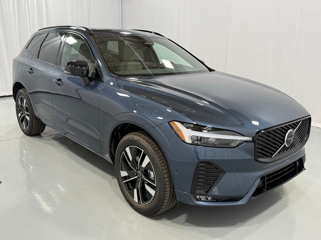 2026 Volvo XC60 B5 Plus photo 2