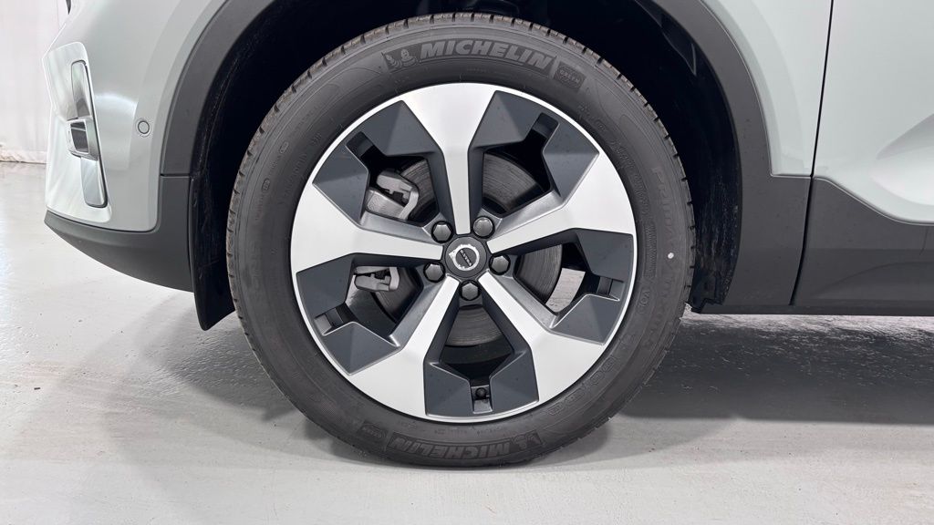 2026 Volvo XC40 Plus - Photo 25