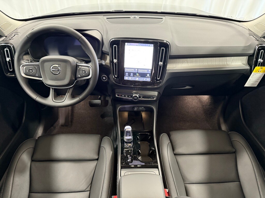 2026 Volvo XC40 Plus photo 2