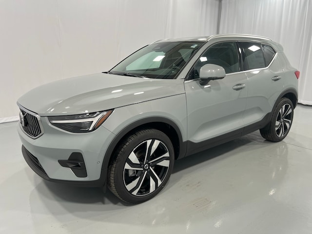 2025 Volvo XC40 B5 Plus Bright Theme AWD SUV