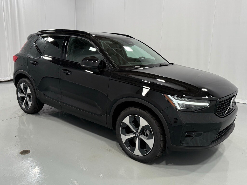 2026 Volvo XC40 Plus photo 4