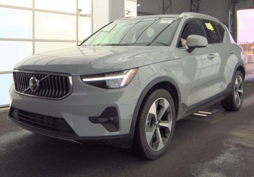 2025 Volvo XC40's photo