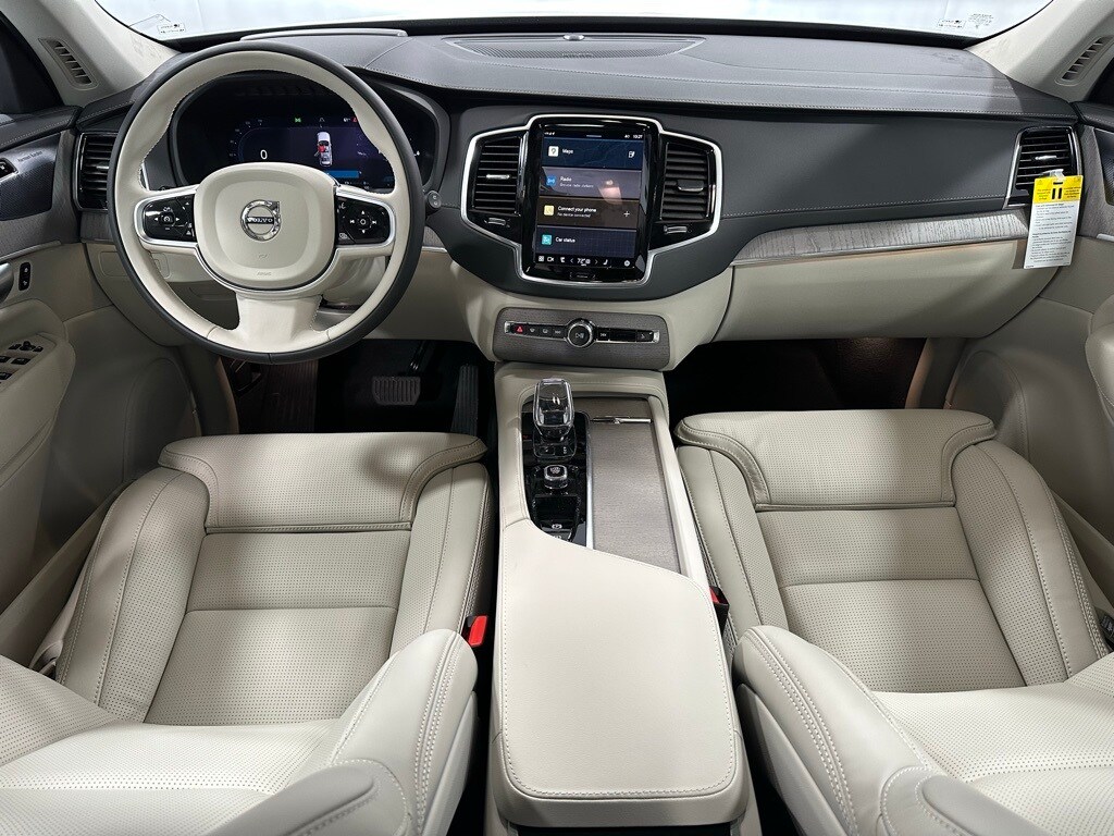 2025 Volvo XC90 T8 photo 2