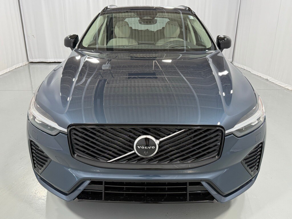 2026 Volvo XC60 B5 photo 3