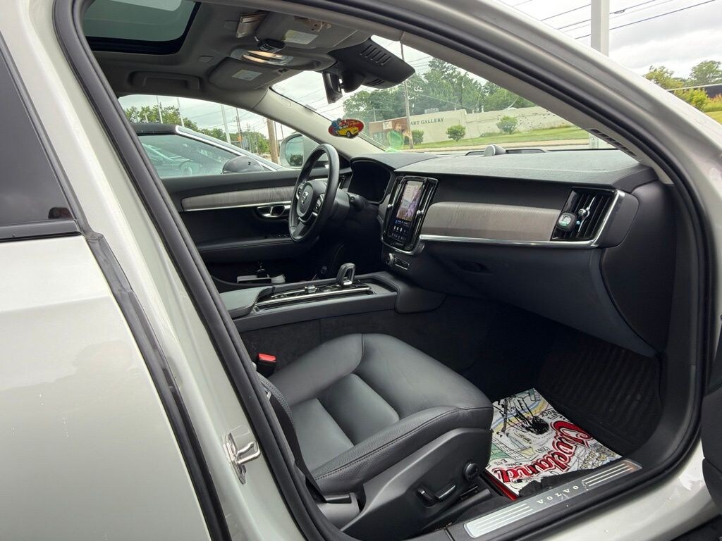 Used 2022 Volvo V90 Cross Country B6 Wagon