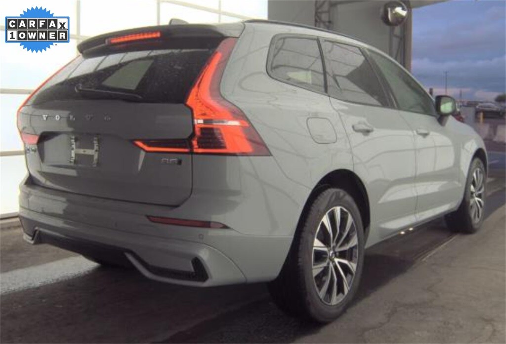 2025 Volvo XC60 B5 Core photo 2