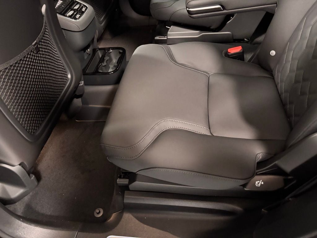 2026 Volvo XC90 Plus - Photo 18