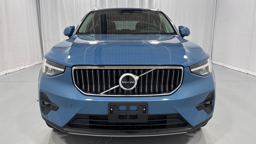 Certified 2025 Volvo XC40 B5 Plus Bright Theme SUV