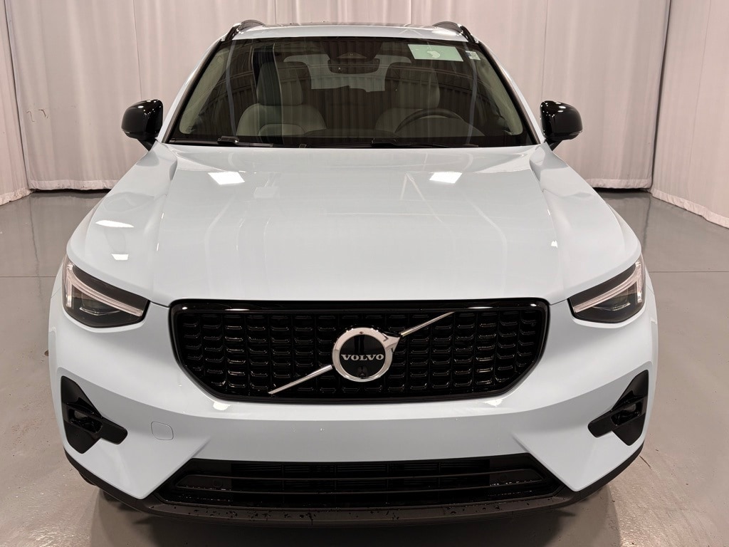 New 2026 Volvo XC40 B5 Ultra SUV
