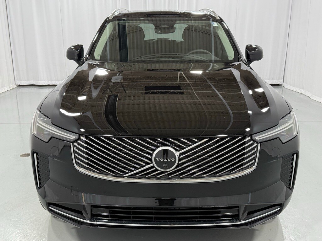 2026 Volvo XC90 Plus photo 2