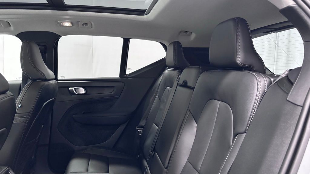 2026 Volvo XC40 Plus - Photo 20