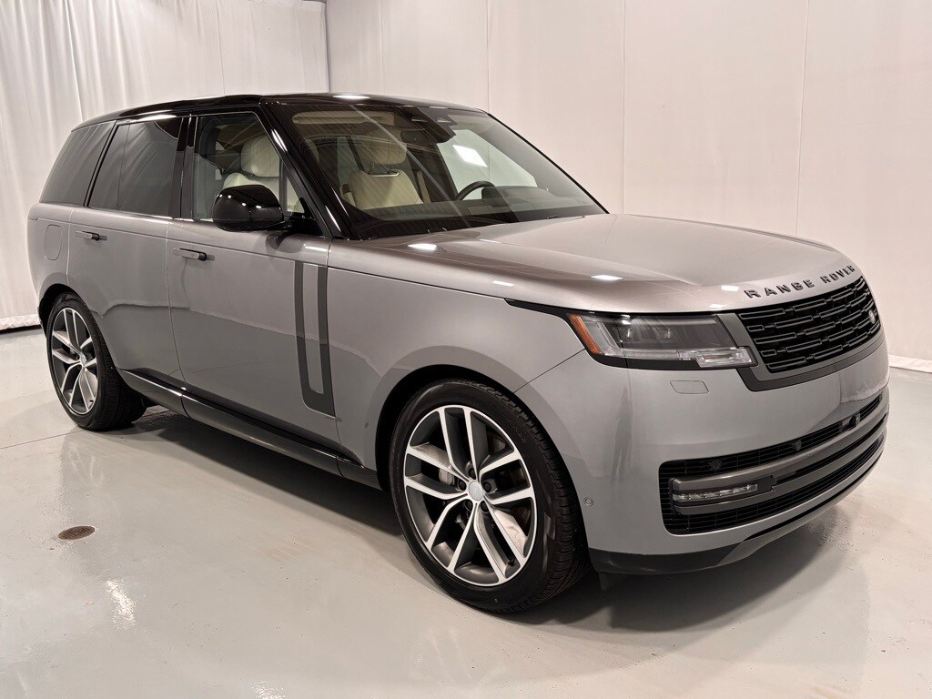 2025 Land Rover Range Rover SE photo 4