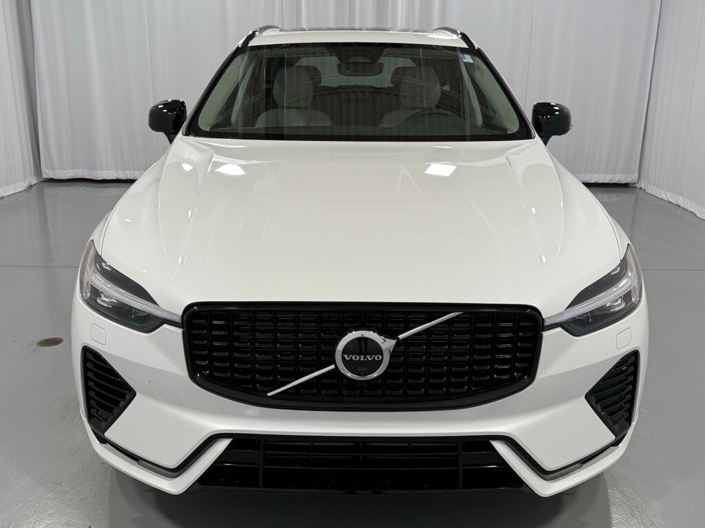 2025 Volvo XC60 Hybrid T8 Plus photo 3