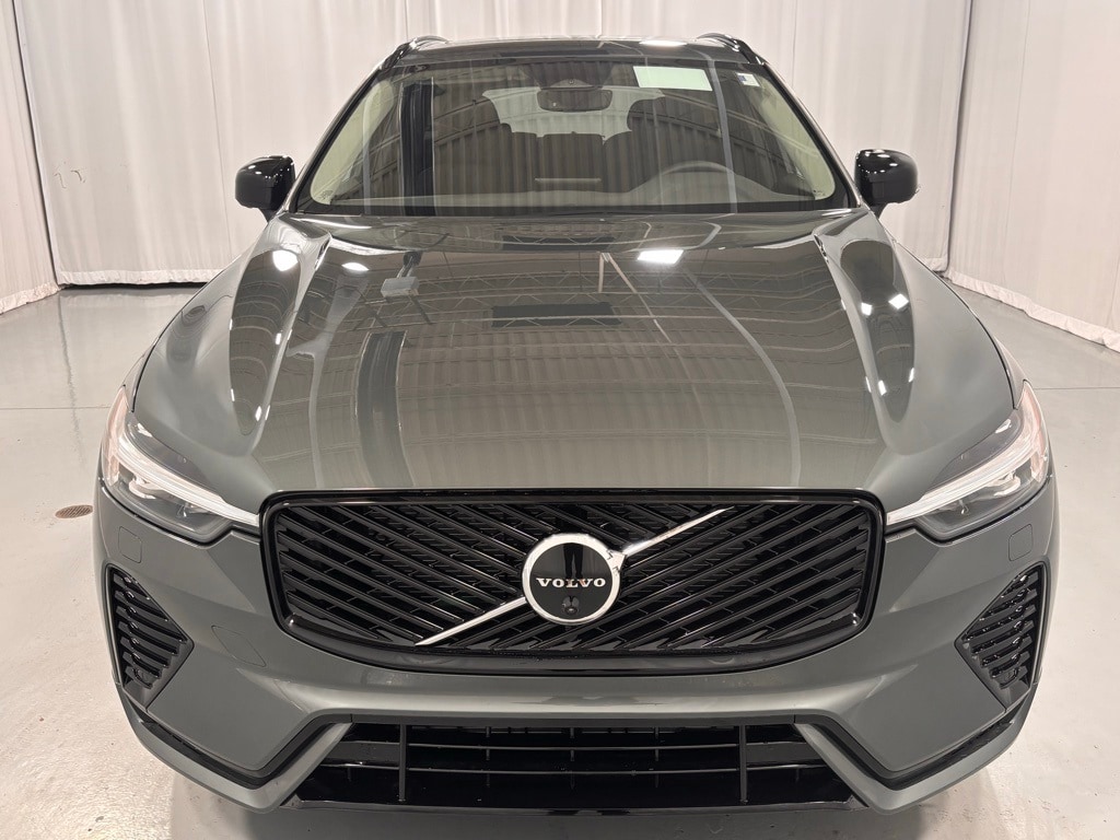 New 2026 Volvo XC60 B5 Plus SUV