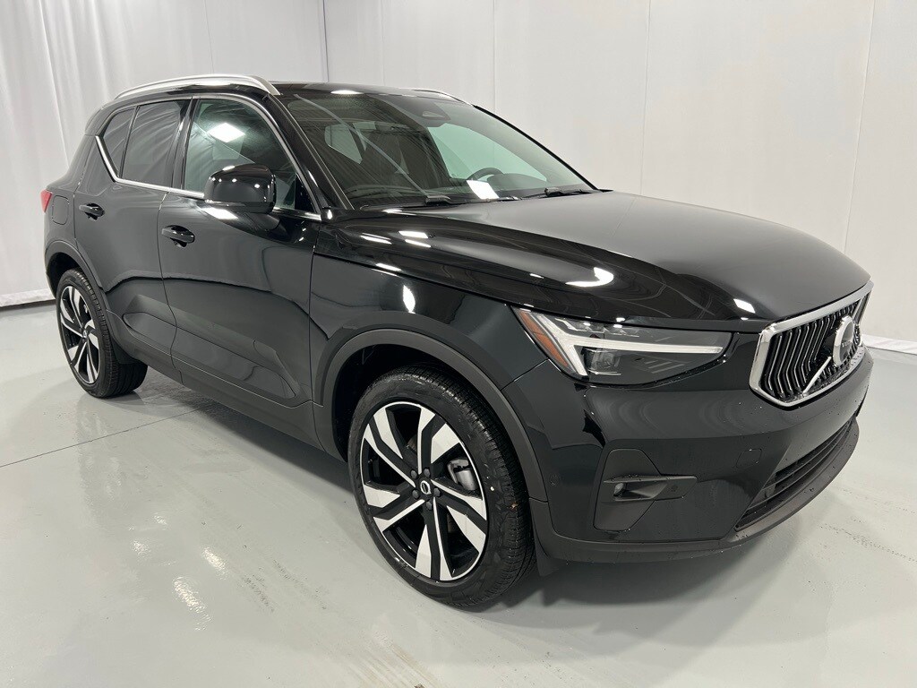2025 Volvo XC40 photo 4