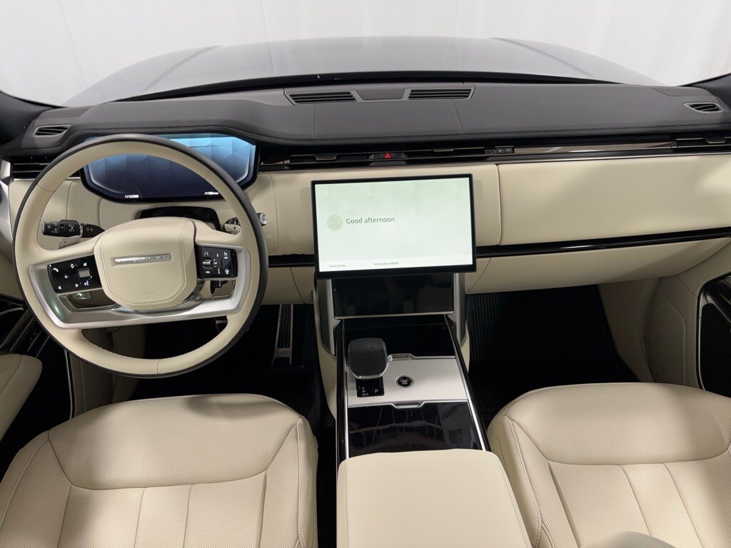 2025 Land Rover Range Rover SE photo 2