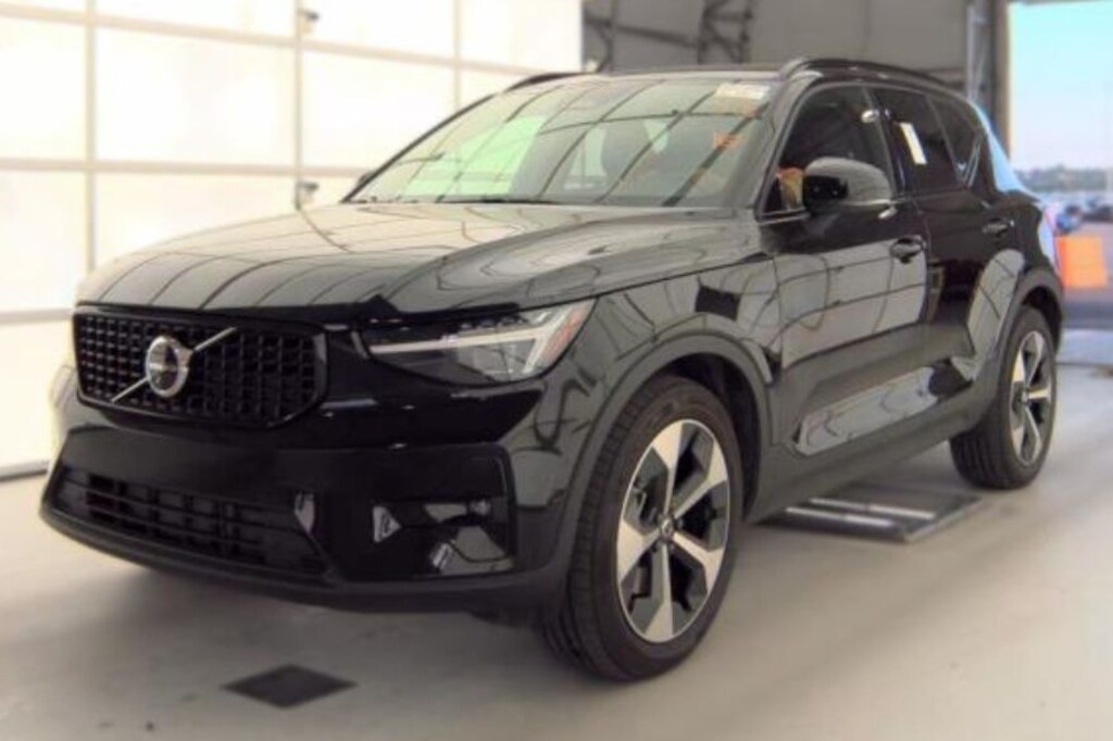 Used 2026 Volvo XC40 B5 Plus SUV