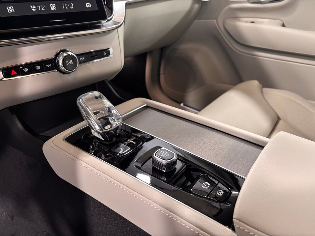 2026 Volvo XC90 Ultra - Photo 13