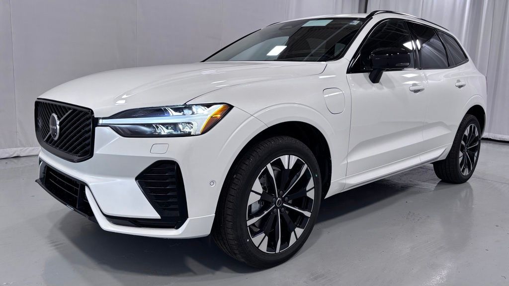 2026 Volvo XC60 T8 Plus Dark AWD's photo