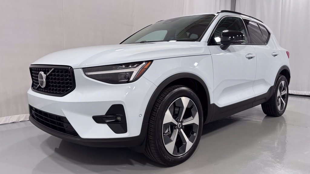 Used 2026 Volvo XC40 B5 Plus SUV YV4L12UC9T2725189 near Cleveland