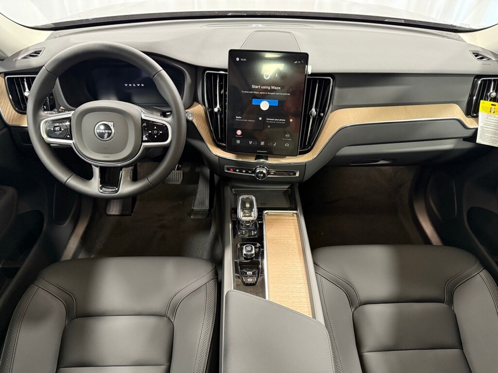 2026 Volvo XC60 B5 Plus photo 2