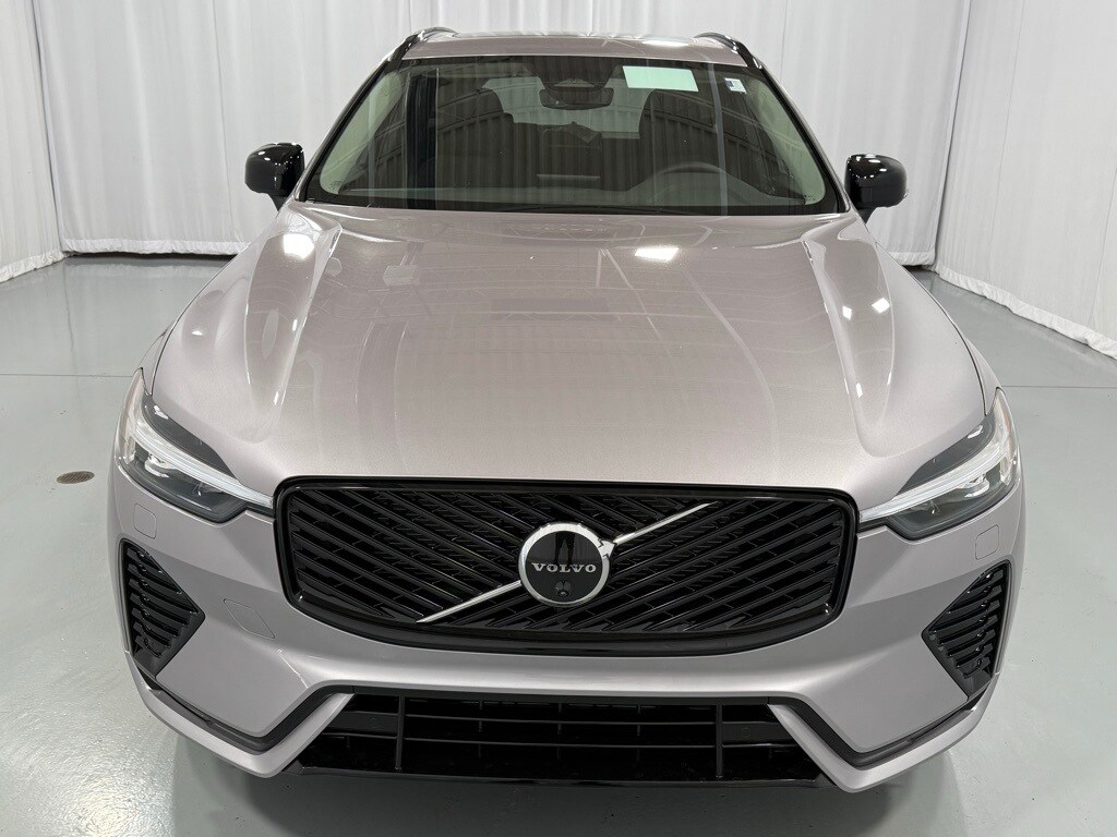 2026 Volvo XC60 B5 Plus photo 3