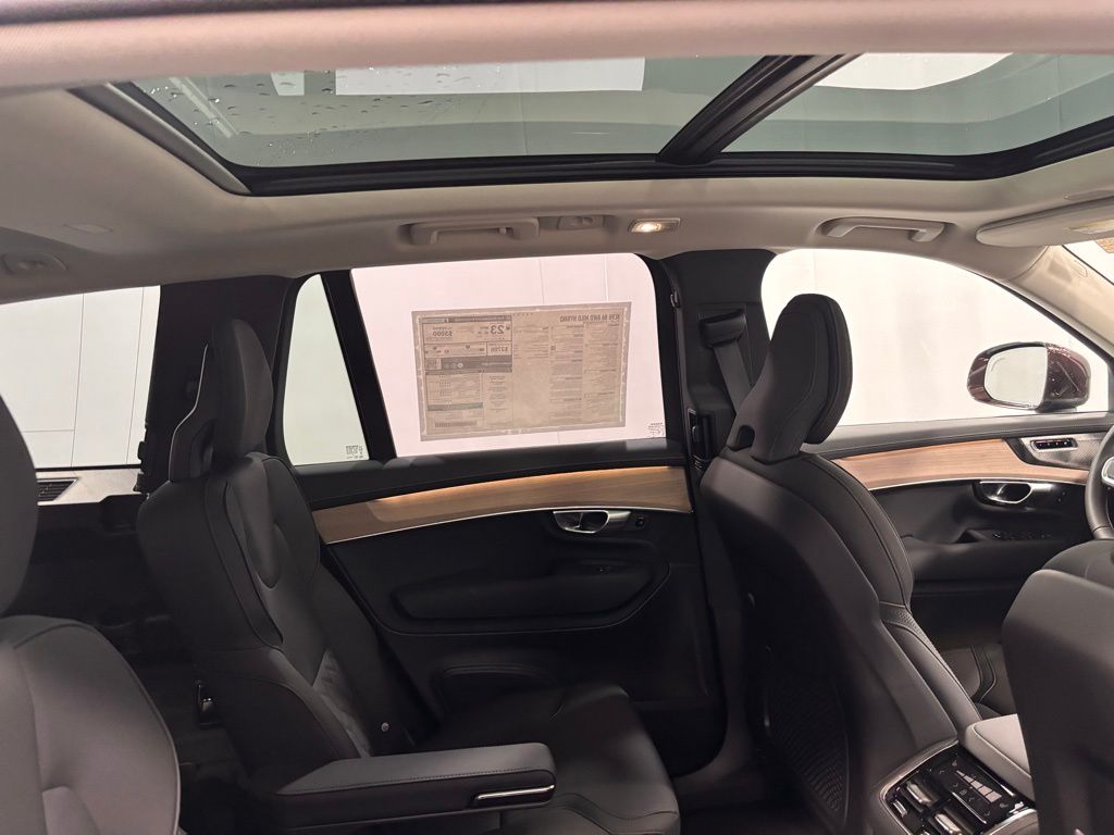 2026 Volvo XC90 Plus - Photo 21