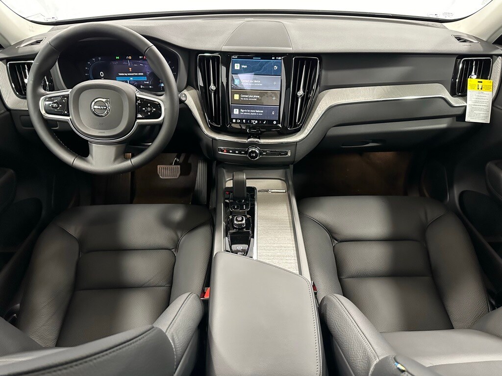 2025 Volvo XC60 B5 Plus photo 2