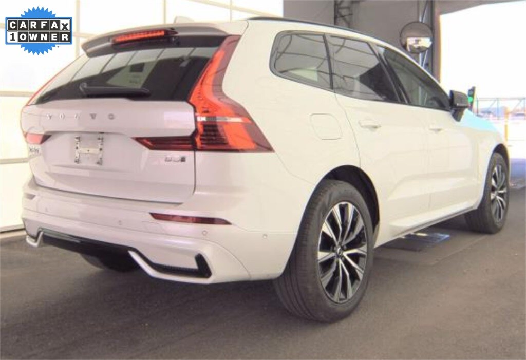 2025 Volvo XC60 B5 Plus photo 3
