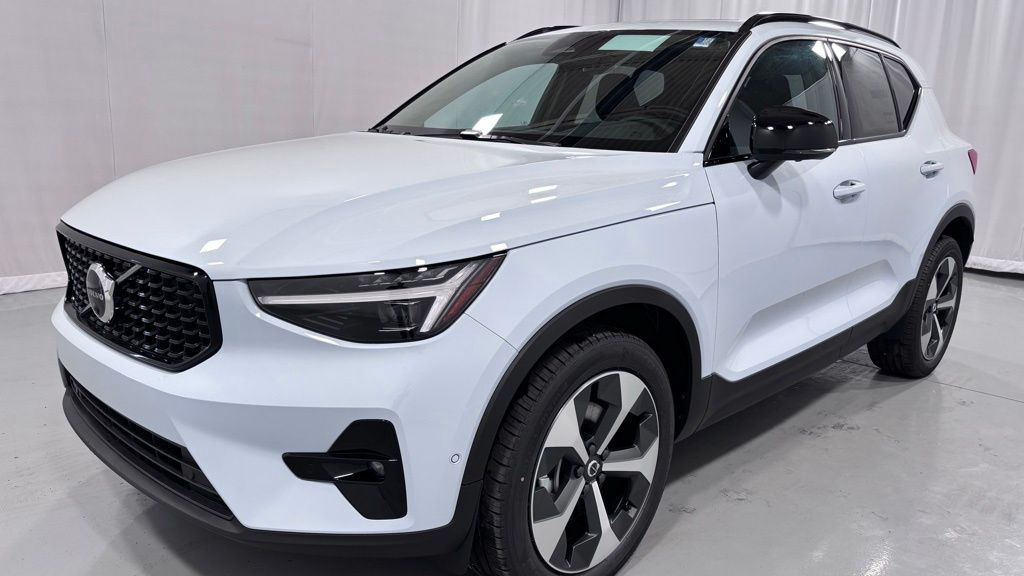 2026 Volvo XC40 Plus