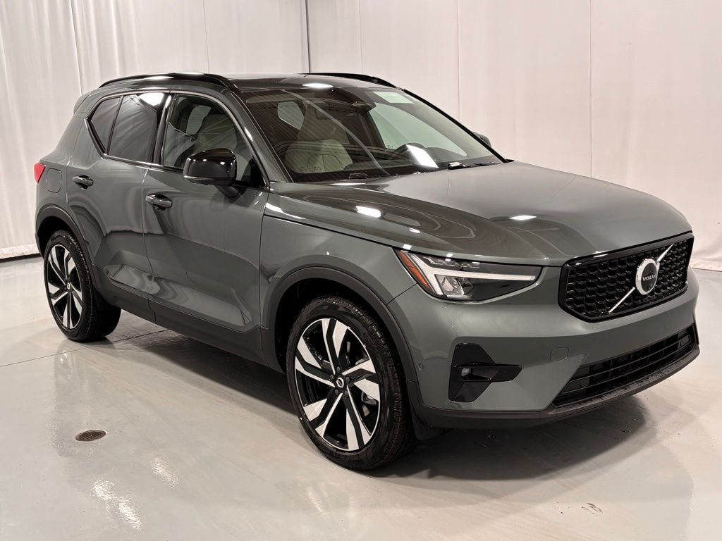 New 2026 Volvo XC40 B5 Plus SUV