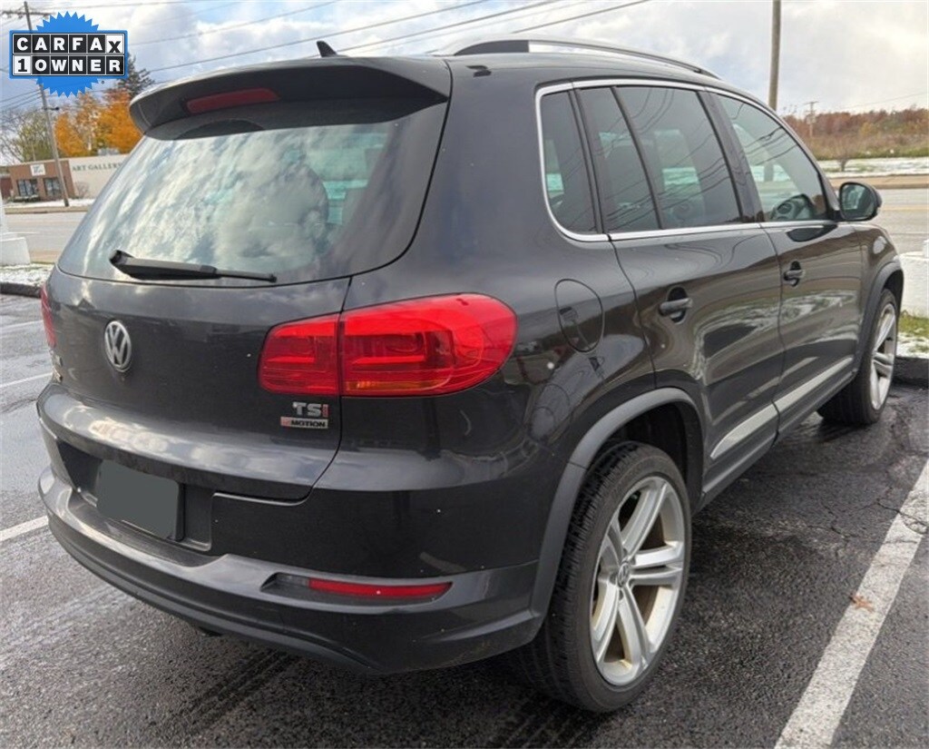 2016 Volkswagen Tiguan R-Line photo 3