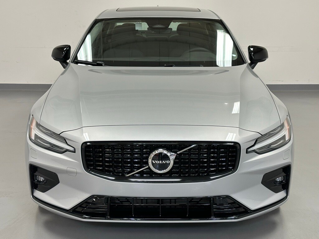 2024 Volvo S60 B5 Core photo 3