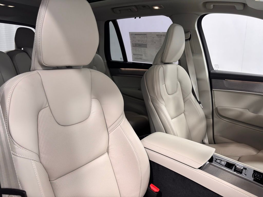 2026 Volvo XC90 Ultra - Photo 16