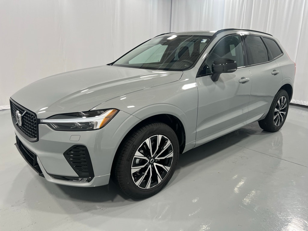 2025 Volvo XC60 Core's photo