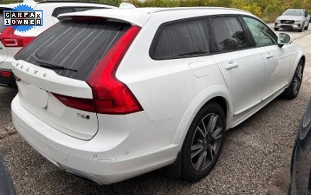2017 Volvo V90 Cross Country T6 AWD photo 3
