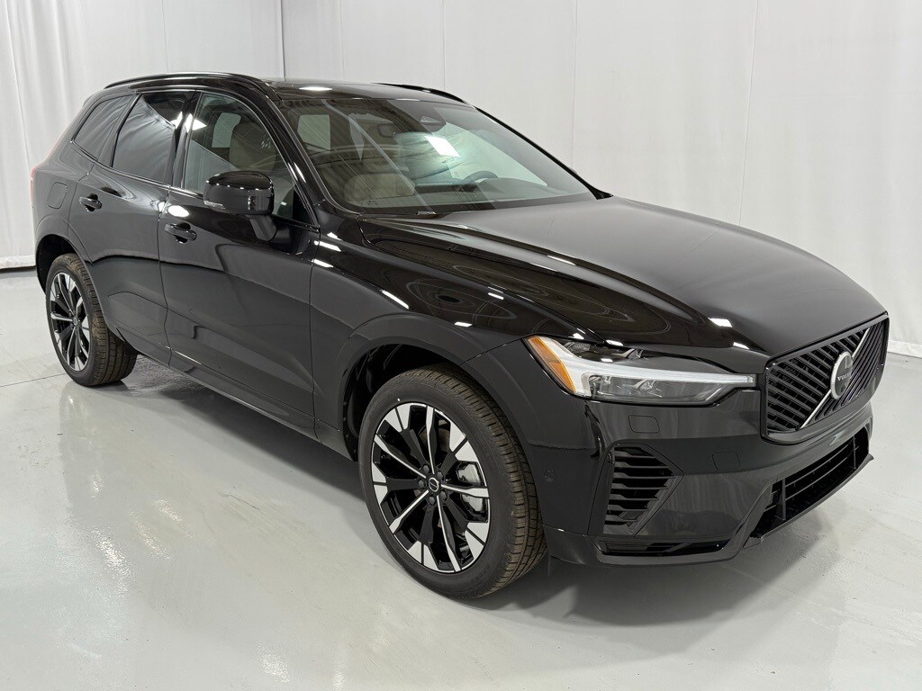 2026 Volvo XC60 T8 Plus photo 4