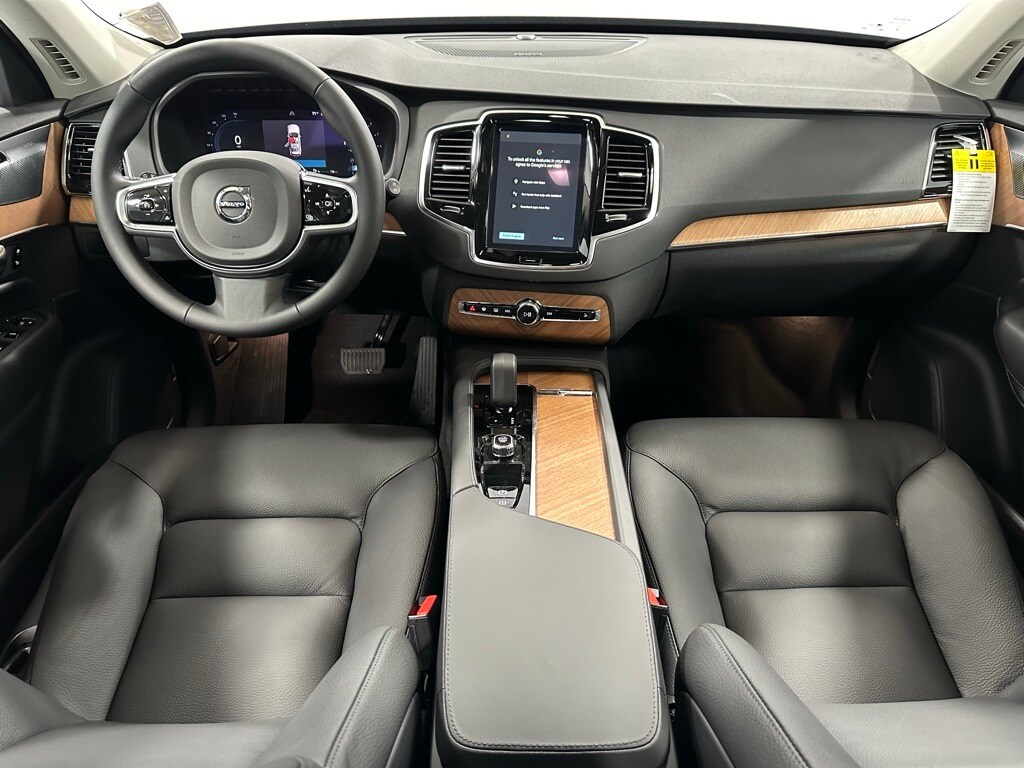 2025 Volvo XC90 B5 Plus photo 2