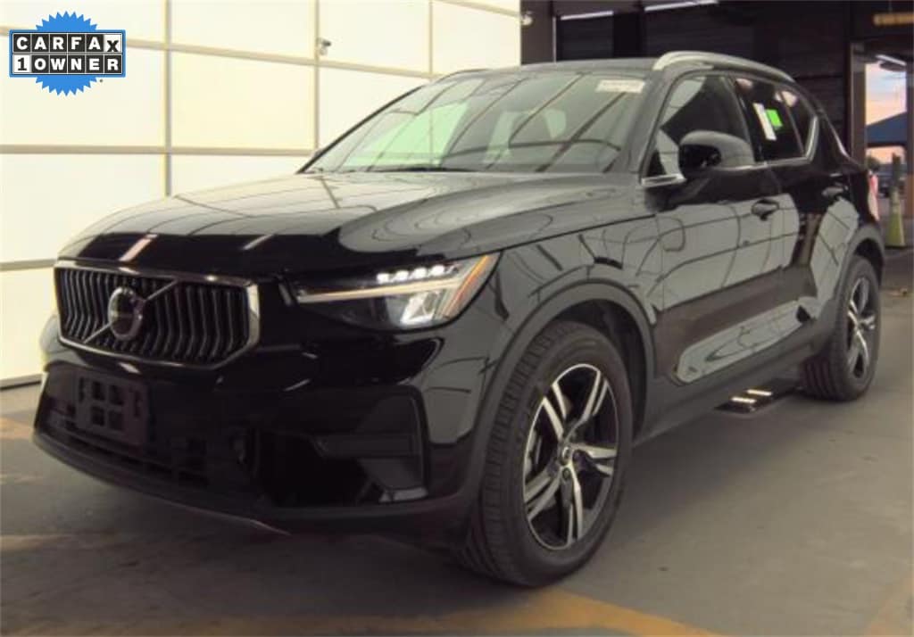 Used 2025 Volvo XC40 B5 Core SUV