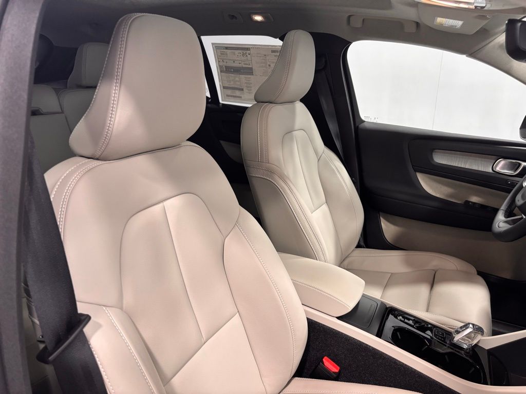 2026 Volvo XC40 Ultra - Photo 17