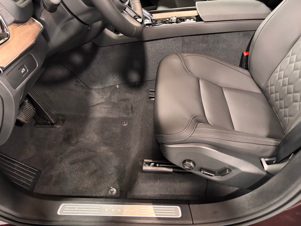 2026 Volvo XC90 Plus - Photo 11