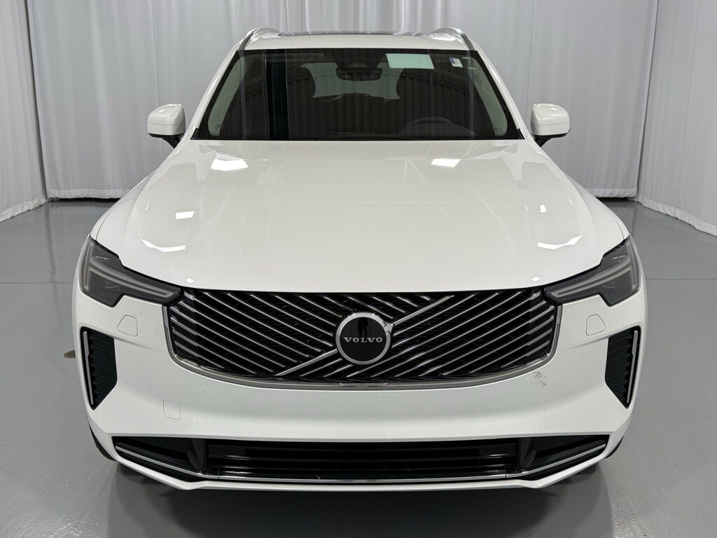 2025 Volvo XC90 Core photo 3