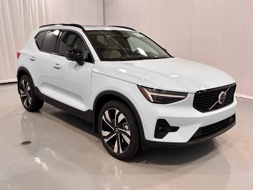 New 2026 Volvo XC40 B5 Ultra SUV