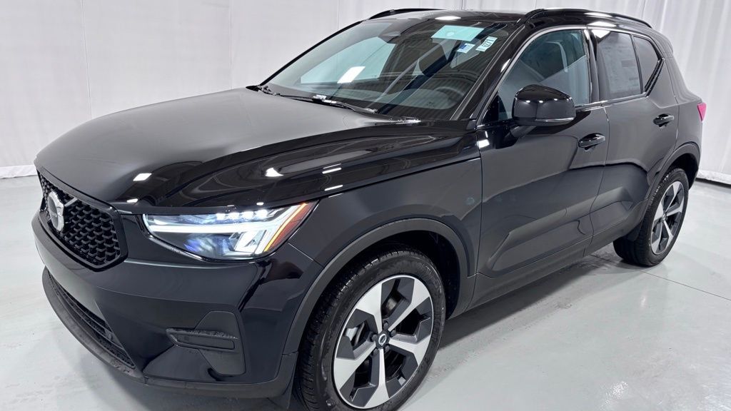 2026 Volvo XC40 Core